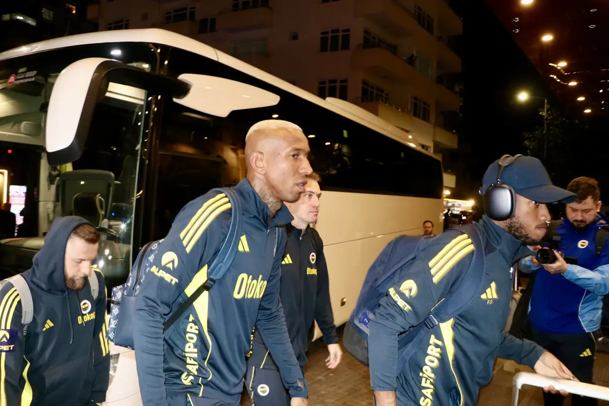 Sadettin Saran kafileye eşlik etti. Fenerbahçe, Trabzon'da