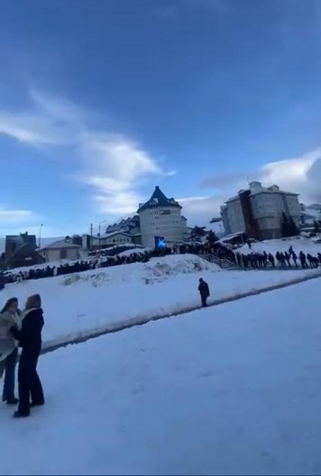 Uludağ'da 1 kilometre teleferik kuyruğu