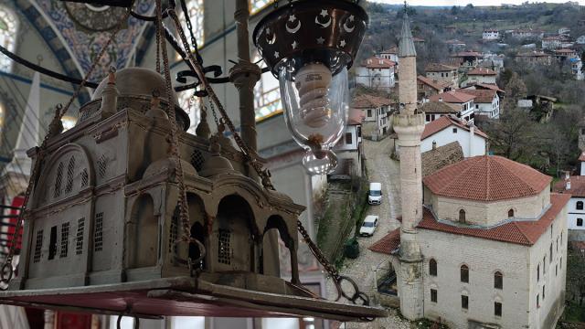 On bir ayın sultanı Ramazan'a geri sayım. Ramazan maneviyatı asırlık camilerde