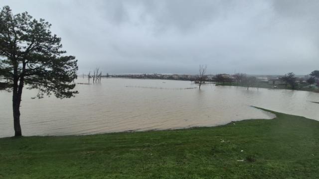 Baraj kapakları açıldı, Meriç Nehri taştı