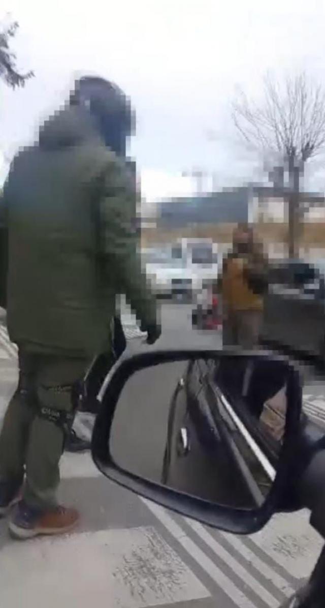 Trafikte motosiklet sürücüsüne silahlı tehdit