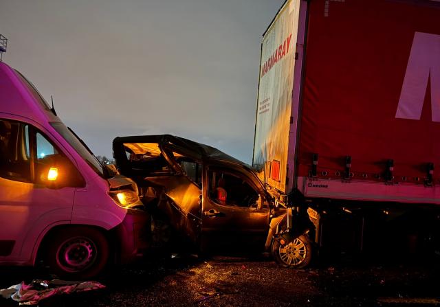 TEM Otoyolu Sakarya geçişinde zincirleme kaza. Ankara yönü trafiğe kapandı