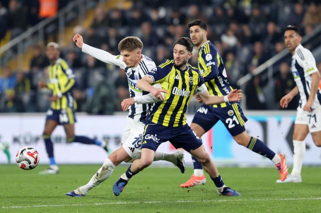 Fenerbahçeli futbolcular maç sonunda yıkıldı. 