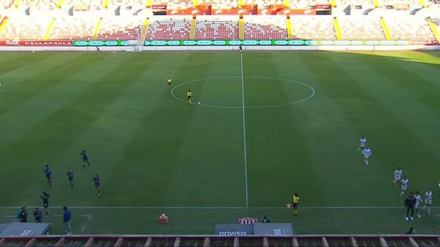 Hakem maçı durdurdu, futbolcular koşarak kaçtı. Dünya Kupası için gözler FIFA'da