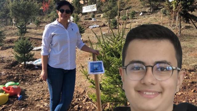 16 yaşındaki oğlu ölü bulunmuştu. Mezar başında kalp krizi geçiren anne hayatını kaybetti