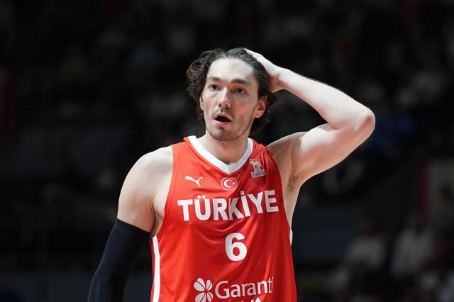 12 Dev Adam, Sırbistan'ı devirdi