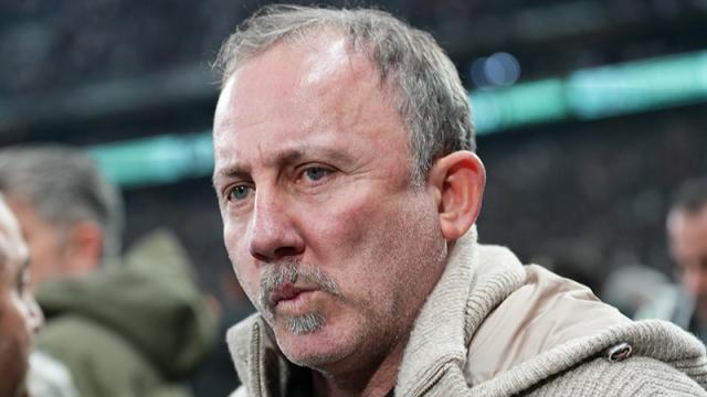 Sergen Yalçın, maç sonu ateş püskürdü. 