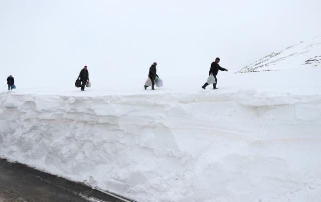 Ağrı'nın iki ilçesinde eğitime kar engeli