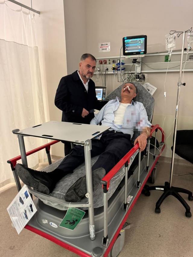 Öğrenci yakını, okul müdürünü dövdü