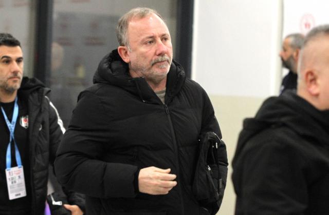 Sergen Yalçın maç sonu rahatsızlandı. Basın toplantısına yardımcısı katıldı