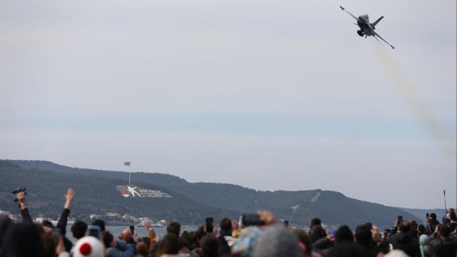 SOLOTÜRK'ten Çanakkale'de nefes kesen gösteri uçuşu