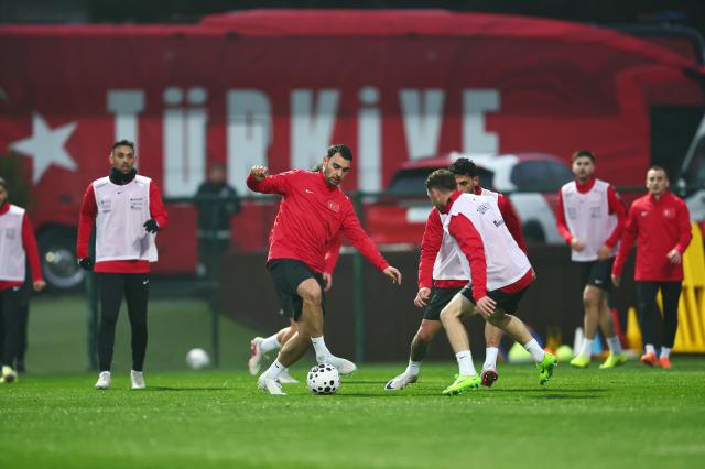 A Milli Futbol Takımı'nda iki futbolcu idmana katılmadı