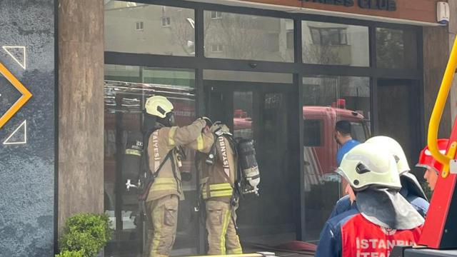 Acıbadem'de spor salonunda yangın paniği. Bir kişi mahsur kaldı