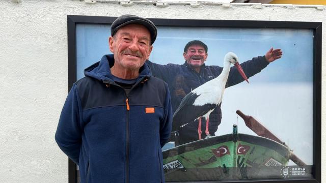 Turistlerin ilgisi Yaren Leylek ve Adem Amca'nın dostluğu üzerinde