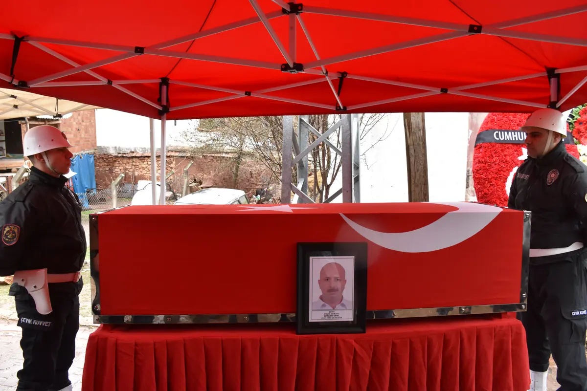 Trafik kazasında şehit olan polise veda