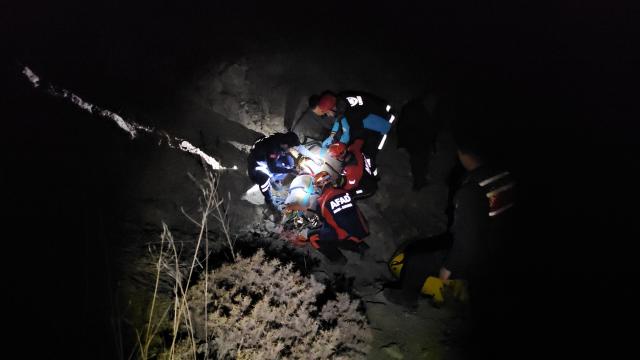 Mantar toplarken 250 metrelik uçuruma düştü