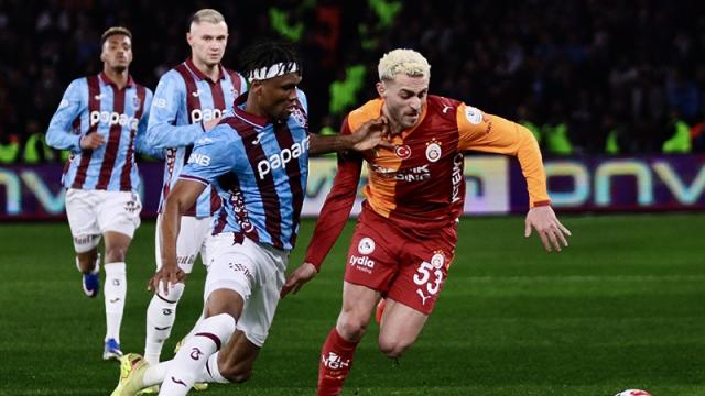 Nefes kesen maçta Trabzonspor, Galatasaray'ı mağlup etti. Süper Lig'de zirve yarışı kızıştı