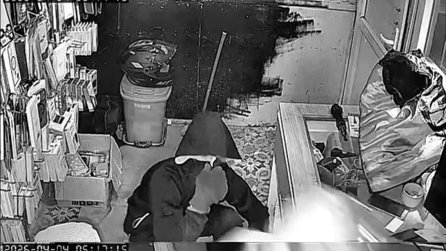 150 bin liralık ürün çaldılar: ''Sıfır telefonları al''