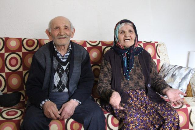 67 yıldır aynı yastığa baş koyuyorlar. Mutluluğun sırrını açıkladılar