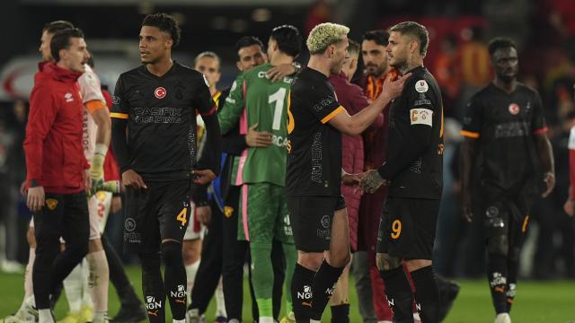 Galatasaray'da zafer sonrası yıldız ismin ayrılığını açıkladı. 