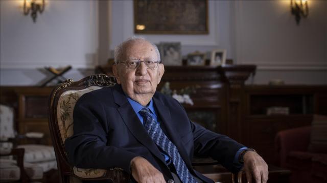 Hüsamettin Cindoruk hayatını kaybetti