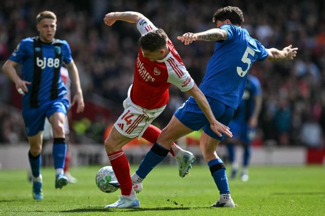 Arsenal kaybetti, Manchester City umutlandı