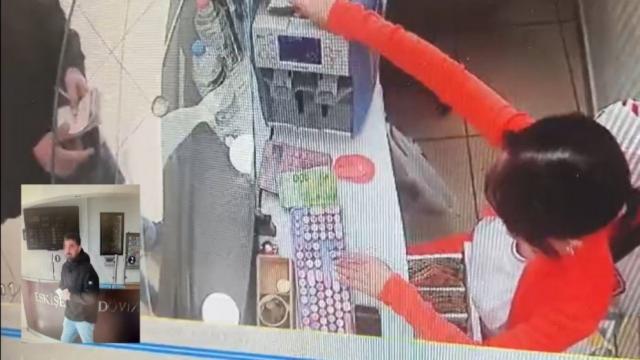 Dalgınlıkla 100 avro fazla bozdu. Şimdi müşteriye sesleniyor