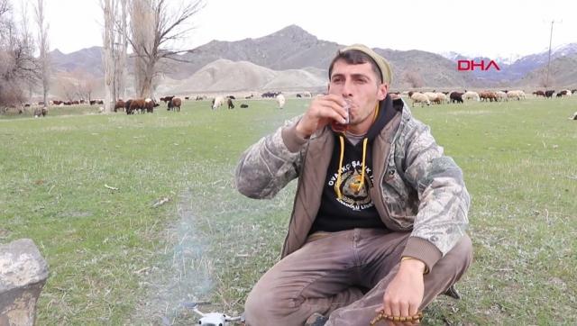 Dron ile sürüyü 30 saniyede topladı. Yeni nesil çoban büyük ilgi gördü
