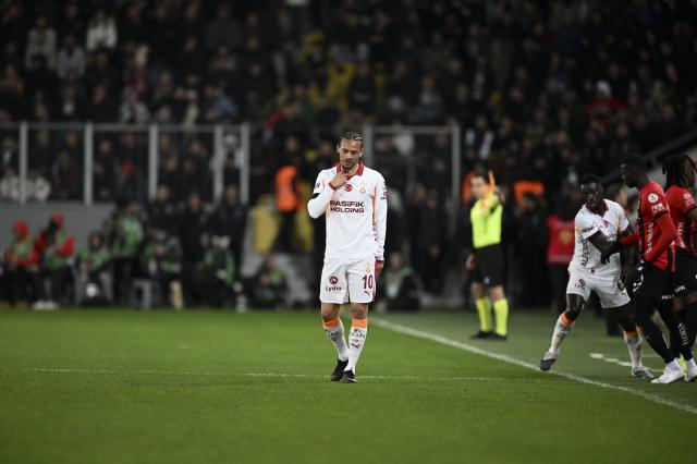 Galatasaray'dan maç oynanırken tepki. 