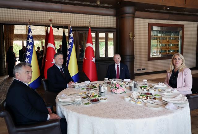 Cumhurbaşkanı Erdoğan'ın diplomasi trafiği sürüyor
