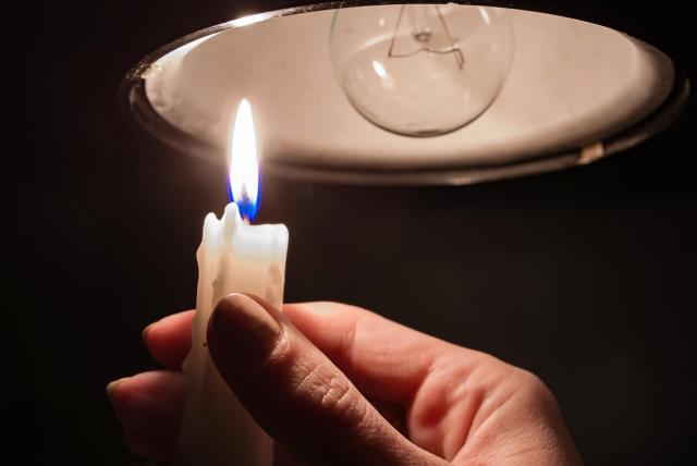 İstanbul'un birçok ilçesinde elektrik kesintisi yaşanacak. Tam 18 ilçe elektriksiz kalacak, 9 saat sürecek