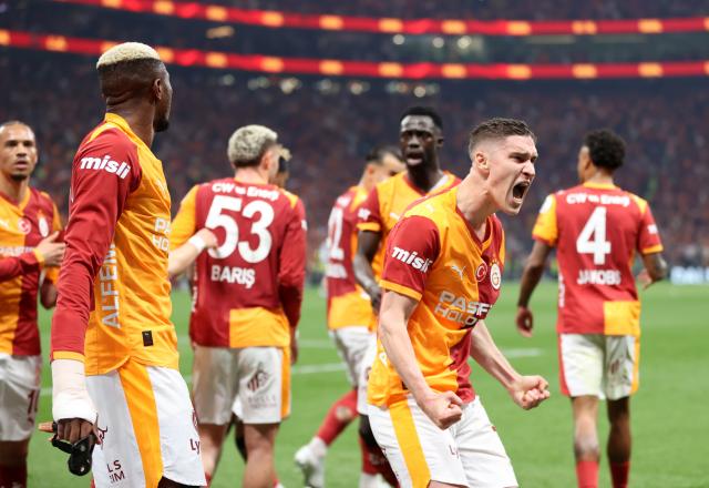 Fenerbahçe maçı bitti, Galatasaray'dan göndermeler üst üste geldi. 