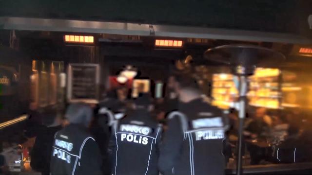 Kadıköy'de eğlence mekanlarına uyuşturucu operasyonu. 75 kişi tutuklandı