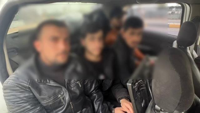 Taksiyle göçmen kaçıran sürücüleri polis yakaladı: 334 bin TL ceza kesildi