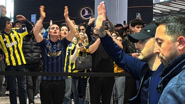 Havalimanında duygusal anlar: Domenico Tedesco İstanbul'a veda etti