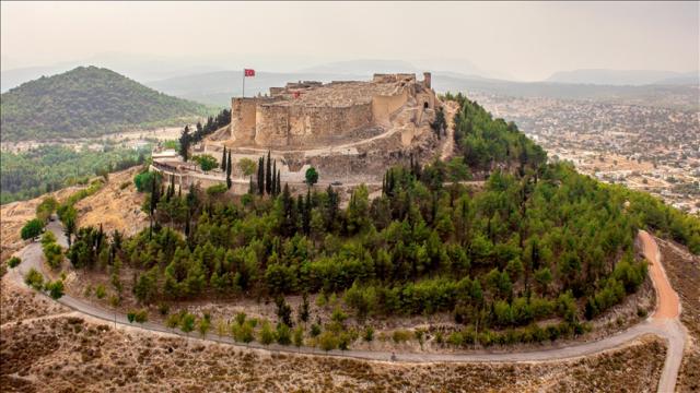 Silifke Kalesi için hazırlıklar sürüyor. Tarihi kale ışıklarla donatılacak