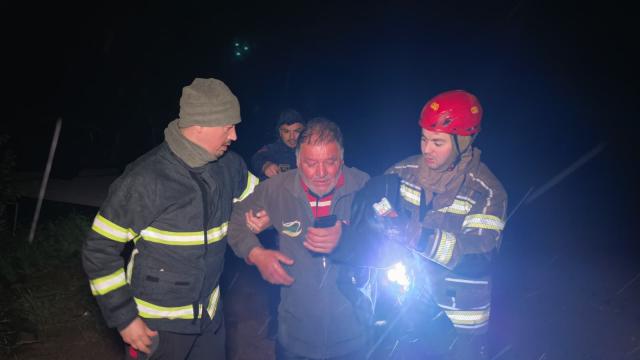 Bursa'da dere taştı, çiftlik sahibi son anda kurtarıldı: ''Her şeyim gitti'' 