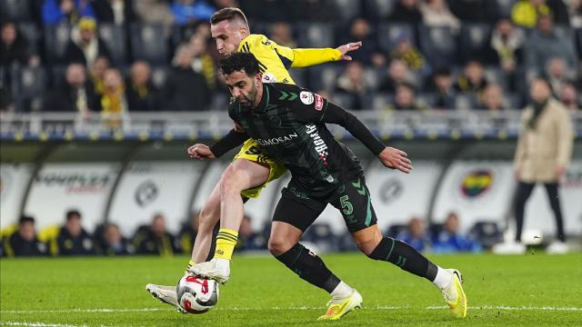 Fenerbahçe, Süper Lig'de Konyaspor deplasmanında