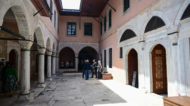 Topkapı Sarayı'nın hareminde yeni bölüm. Kadınefendiler ve Cariyeler Taşlığı ziyarete açıldı
