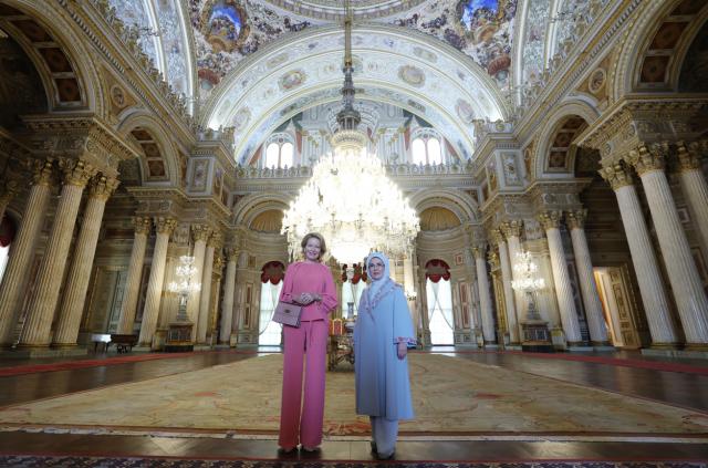 Emine Erdoğan, Belçika Kraliçesi Mathilde'yle bir araya geldi