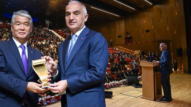 Bakan Ersoy'dan gençlere çağrı. 