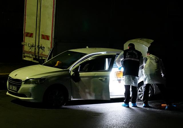 Küçükçekmece'de polis kovalamacası. 2 şüpheli yakalandı, bir polis yaralandı