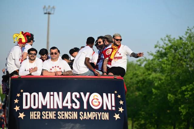 CANLI | Galatasaray'ın şampiyonluk kutlaması başladı