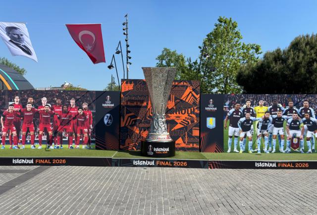 UEFA Avrupa Ligi kupası Beşiktaş Meydanı'nda