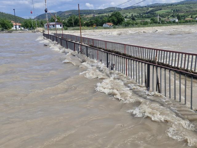 Almus Barajı ağzına kadar doldu. Bölgede taşkın tahliyesi başladı