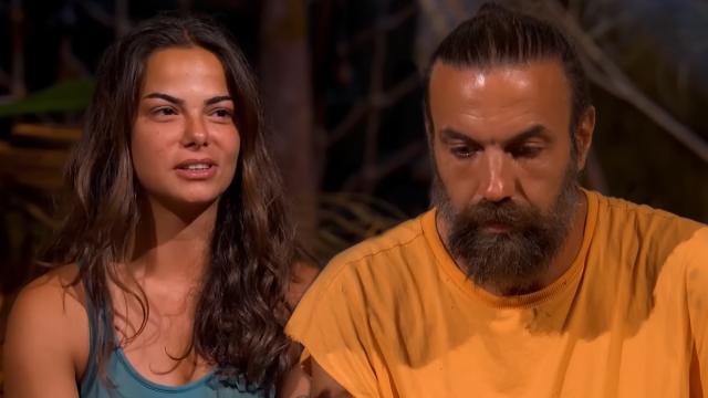 Survivor'da olaylar bitmiyor. Kamptan kaçıp Sercan'ın yanına giden Beyza'nın sevgilisi de ünlü çıktı