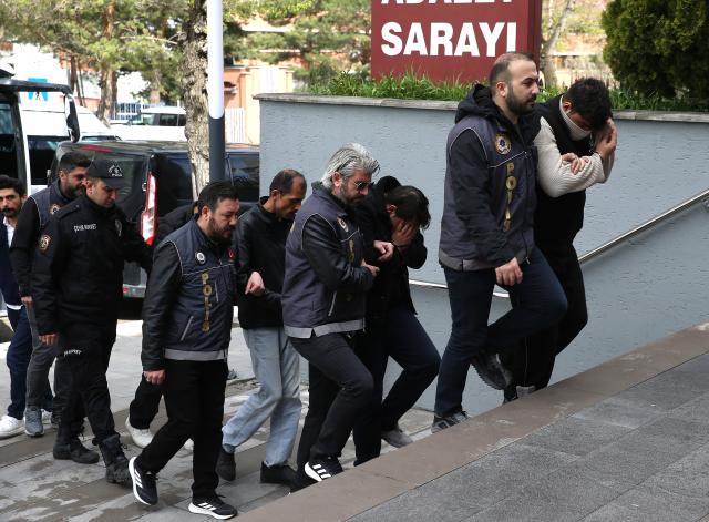 SMS'le gelen tuzağa düştüler! 19 milyonluk vurguna 23 gözaltı
