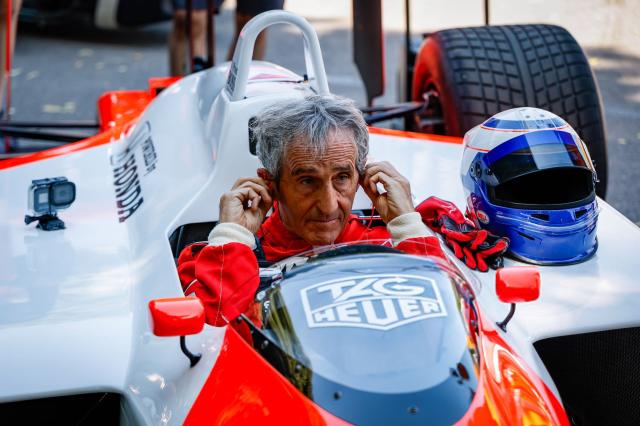 Formula 1 efsanesinin evi soyuldu, başından yaralandı