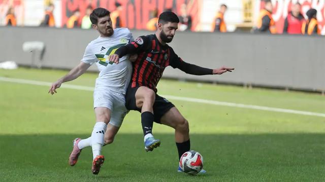 Süper Lig'e son bilet. Kazanırlarsa ilki yaşacaklar