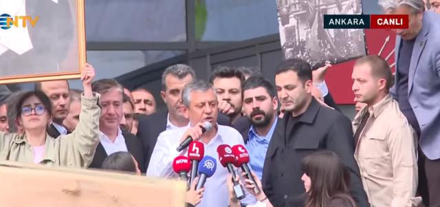 Özgür Özel CHP Genel Merkezi'nden ayrıldı